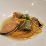 レストラン ラッセ - 26年11月　タリオリーニ　ムール貝と葱のソース
