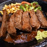 いきなりステーキ - 鉄板上で焼加減を調整♬