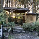 小林 地鶏の里 - お店の入口