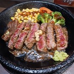 いきなりステーキ - ステーキ断面！最初はレアです♪