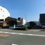 Senraku Honten - 駐車場入り口は2か所あるけど右側に入ってね！