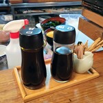 鬼扇 - お醤油は九州風甘口と、普通の辛口の2種類ありました。