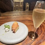 十三Style - お通しのレモンのパウンドケーキとスパークリング♪