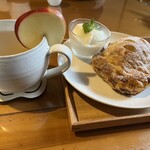 吹上の森 - アップルパイセット1500円！りんごの輪切りが可愛い