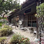 吹上の森 - 右側手前が私達が座った外からのお店