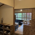 吹上の森 - 玄関入って左の大きなソファー席を2人でゆったり♪