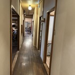 吹上の森 - 店は結構広いよ。奥まで部屋がある