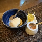 庵 浮雨 - ■お通し 自家製豆腐（塩とオリーブオイルで） ￥500