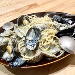 レ リーサ 笑顔 - 貝のジェノベーゼ (広島産カキ・ムール貝・あさり)