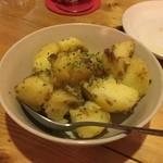 ガーリック ハウス - アンチョビガーリックポテト