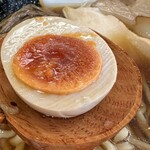 ゑびな飯店 - 真っ赤卵(まっからん)は濃厚な色味と旨み、コクの余韻が特徴的