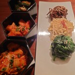 よろにく - キムチ3種ナムル3種