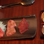 よろにく - ハツ 上タン 上ハラミ  添付のガーリックチップと塩