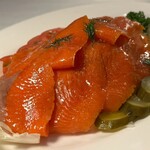 スンガリー 新宿三丁目店 - マリノーブナヤ・ケタとブリヌイ　　　　　　　　
                                （ロシア式フレッシュサーモンマリネのブリヌイ