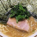 横浜家系ラーメン 三郷家 - チャーシュー＆ほうれん草。