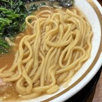 横浜家系ラーメン 三郷家 - 大橋製麺多摩の中太麺。