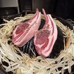 羊肉炭火焼 肉汁屋 - 