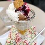 シェ・アンドレ・ドゥ・サクレクール - パフェの中身と