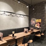 たこやねん酒場 - テーブル