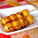 亀甲堂 - 焼き立て、トロトロのみたらし団子　旨い！