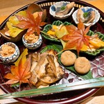 御料理 ふじ田 - いちじく白味噌でんがく
      にしんの唐揚げ揚げ浸し
      かき だいとくじふ
      すけそうだらのすけこ炊いたもの
      ぎんぽうの舞茸はさみやき
      栗ちゃきん