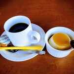 上海 四馬路 - ホットコーヒーときゃらめるプリン