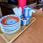 上海 四馬路 - 小皿　お揃いの器の調味料たち