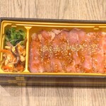 ITO - 贅沢柔らかローストビーフの焼肉重 (税込)1,080円→540円  ※角度を買えて (2025.11.26)