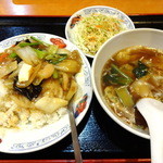 華香楼 - 五目かけご飯＆ワンタンスープ（890円）