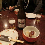 スーパードライ５２０円とお通し３００円