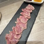 ジンギスカン×厚岸牡蠣  ラムグチカズヤ - ラム刺し