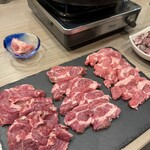 ジンギスカン×厚岸牡蠣  ラムグチカズヤ - オーストラリア産マトン　ニュージーランド産ラムチャックロール　オーストラリア産ラムチャックロール