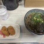 てんまや - おぼろそば　400円、いなり寿司2個　180円