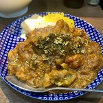 ヌードル＆スパイスカレー 今日の1番 - 本日のカレー(サバとチキンのあいがけ)