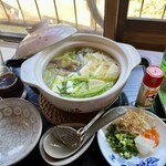 京都 北白川 不動温泉 - 湯豆腐定食。ポン酢も手作り。ラジウム水の湯豆腐は芯から温まるおいしさ。具材は鱈と鶏肉とお豆腐ときのこ類。