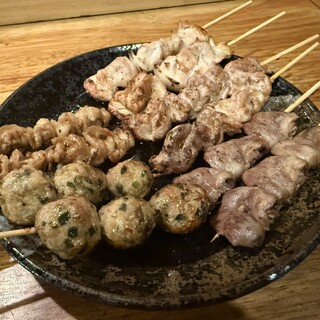 厳選食材を使用した焼き鳥をお手頃価格でご提供！逸品料理も充実