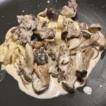 バルめし山田 - 自家製ソーセージとポルチーニのパスタ・クリームソース
