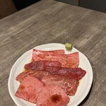 焼肉とみ - 特選牛4種
      トモサンカク.シンシン.ウワミスジ.ヒレ肉
      