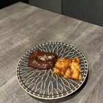 焼肉とみ - ホルモン2種
      (しまちょう.レバー)