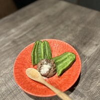 焼肉とみ 横浜関内店 - 本日の前菜(肉みそピーマン)