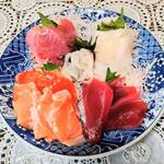 ライフ - 刺身の盛り合わせ（サーモン２種・、マグロ２種・カツオ・エンガワ・イカ）