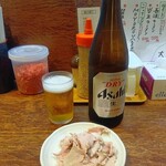 長浜ラーメンMOYORI - 肉皿とビンビール（スーパードライ）