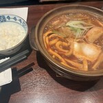 酒と味噌煮込み 味噌煮込罠 - ご飯と香の物もついてきます