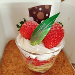 いちごの里 - 料理写真:カップショートケーキ