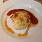 トラットリア カンパーナ ジロウマル - チキンのパイ包み？（手前）