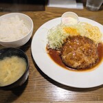 洋食バル ウルトラ - ハンバーグステーキ＋温玉（ランチ）