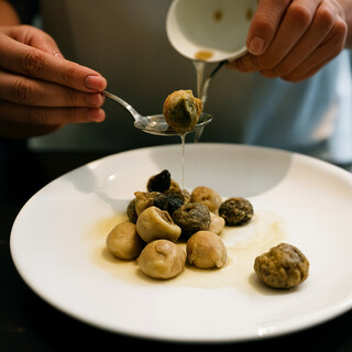 THE ATLAS SINGS LOUNGE_2