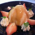 西京酒場 萬天 - 桜のアイスをすっぽり包む萬天風大福です！！　　　　　　　　　３８０円