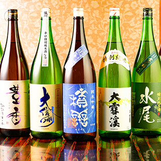 ソムリエの店主が厳選。信州の地酒や長野県産のワインを取り揃え