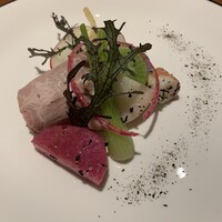 ミチノ・ル・トゥールビヨン - 根菜、ステックフェンネル、足赤海老のサラダ、自家製ハム